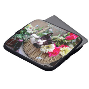 Kätzchen in einem Korb Laptopschutzhülle