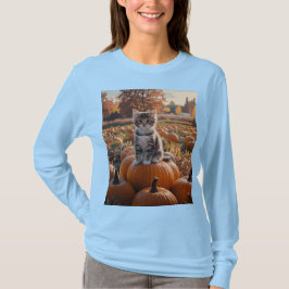 Kätzchen in einem Kürbisfeld - T - Shirt der Fraue