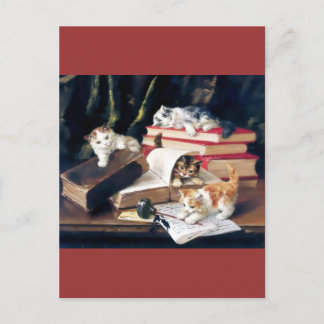 Kätzchen spielen auf einem Schreibtisch Postkarte