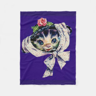 Kätzchenkatze in einem Kätzchen Fleecedecke