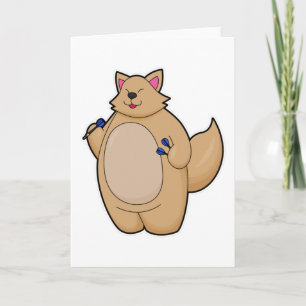 Katze als Dart-Spieler mit Darts Karte