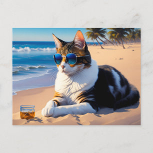 Katze am Strand mit einem Glas Whiskey Postkarte