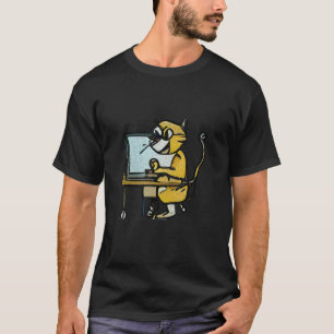 Katze arbeitet an einem Computer T-Shirt