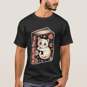 Katze auf Buch mit Blumen und Schmetterlingen 1 T-Shirt