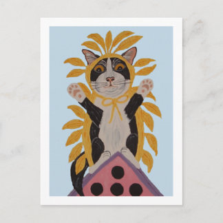 Katze auf Vogelhaus im Vogelkostüm Einladungspostkarte