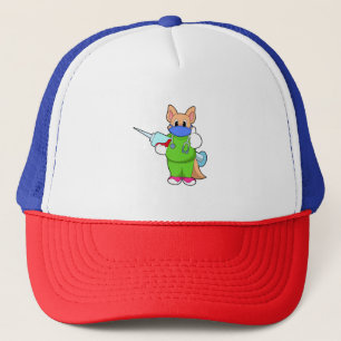 Katze bei Impfung mit Spritze Truckerkappe