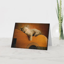 Katze, die auf Gitarre schläft Karte
