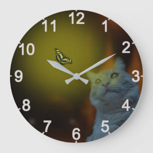 Katze, die durch Schmetterling, große Wand, Uhr