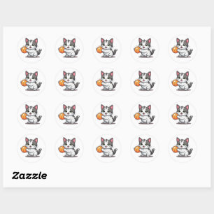Katze, die mit Kugelschreibern spielt Runder Aufkleber