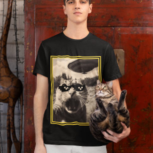 Katze, die selfie meme ufos nimmt T-Shirt