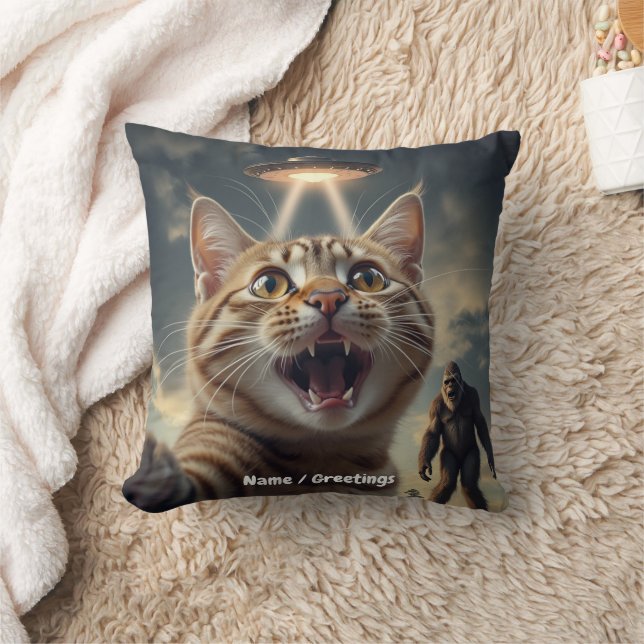 Katze Einnahme von Selfie mit UFO und Bigfoot Funn Kissen (Decke)