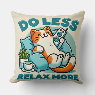 Katze entspannt mit Design und Bildunterschrift zu Kissen