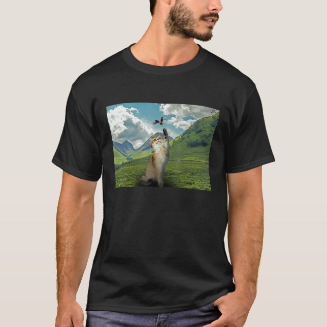 Katze fängt Adler T-Shirt (Vorderseite)