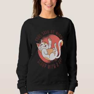 Katze fühlt sich beim Nachtschlafen mit einer Katz Sweatshirt