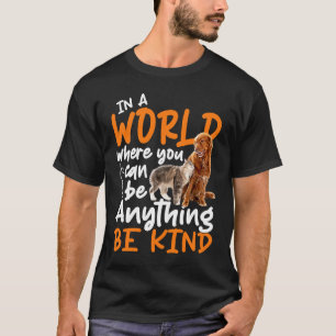 Katze Hund Niedlich In Einer Welt, In Der Du Alles T-Shirt