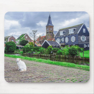 Katze im traditionellen Fischerdorf Mousepad