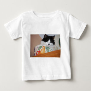 Katze in einer Fruchtschale Baby T-shirt