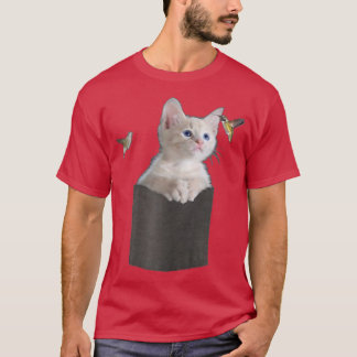 Katze in Pocket Staring bei Hummingbirds Blue Eyes T-Shirt