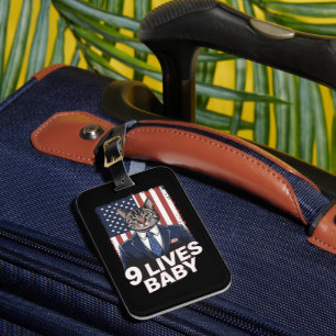 Katze in Suite mit Trump Hair American Flag 9 Live Gepäckanhänger