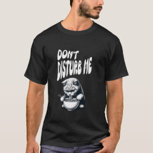 Katze ist besessen von Ramen, nicht stören, essend T-Shirt