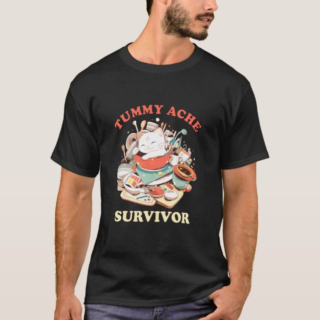Katze mit Bauchweh-Überlebender-Meme T-Shirt (Vorderseite)