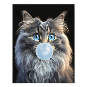 Katze mit blauen Augen, die einen blauen Kaugummi  Fotodruck