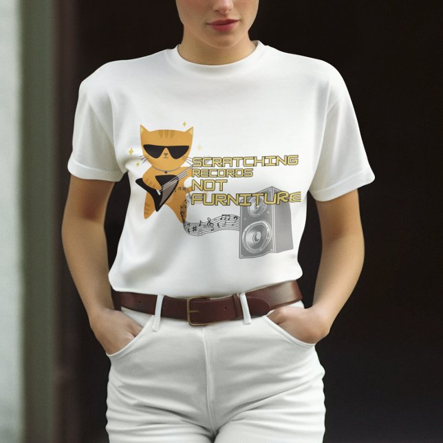 Katze mit Gitarre kratzend Platten nicht Möbel T-Shirt (Von Creator hochgeladen)