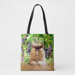 Katze mit Glas Wein
