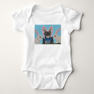 Katze mit Hasenfreunden T-Shirt Baby Strampler