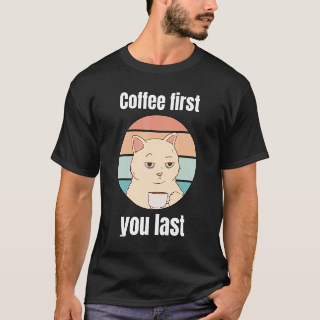 Katze mit Kaffee Büro Spaß Zeug T-Shirt (Vorderseite)
