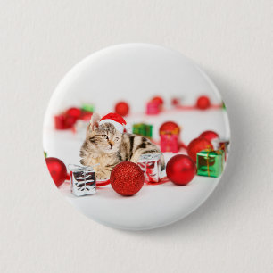 Katze mit roter Weihnachtsmannmütze Weihnachtsbaum Button
