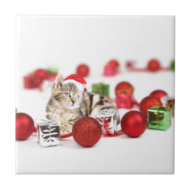 Katze mit roter Weihnachtsmannmütze Weihnachtsbaum Fliese (Vorderseite)