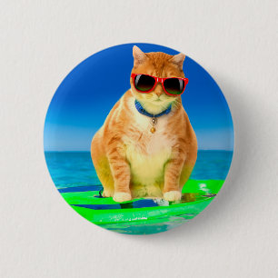 Katze mit Sonnenbrille, die im Ozean surfen Button