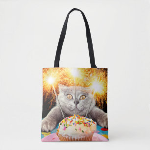 Katze mit Sparklerkuchen