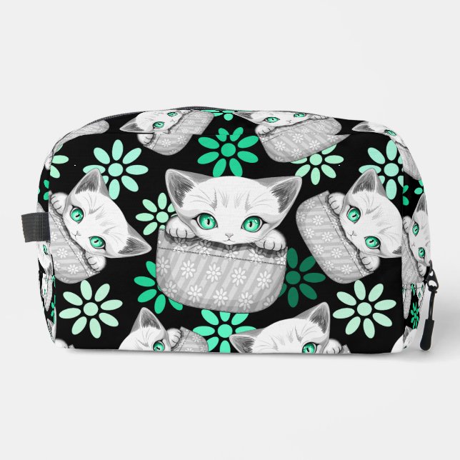 Katze Niedlich und spielerisch aus einem Pocket Waschbeutel (Vorderseite)