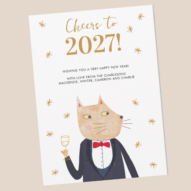 Katze prostet auf 2027 Personalisierte Neujahrskar (Cheers to 2027 personalized New Year greetings card featuring a suave and sophisticated cat in suit)