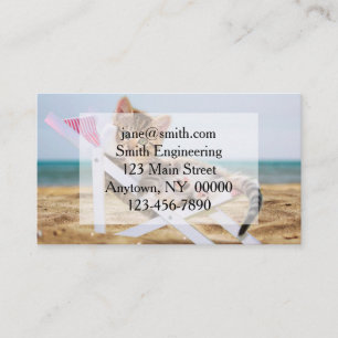 Katze ruht auf einem Liegestuhl Visitenkarte