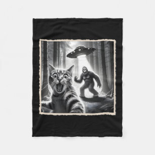 Katze Selfie mit Bigfoot und Ufo Funny Sasquatch C Fleecedecke