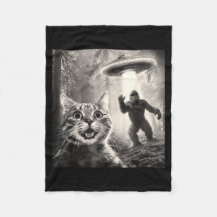 Katze Selfie Wald Bäume Außerirdischer Ufo Bigfoot Fleecedecke