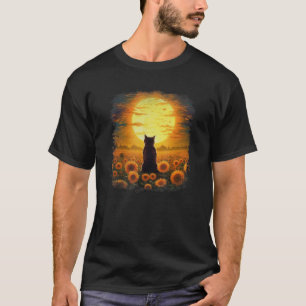 Katze sitzend auf einem Sonnenblumenfeld und Blick T-Shirt