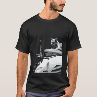 Katze sitzt auf dem Motorrad Hasselblad 501cm 907 T-Shirt