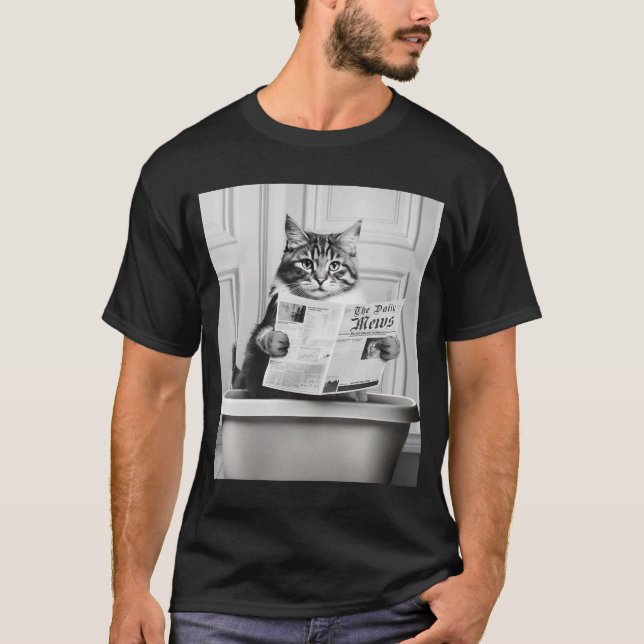 Katze sitzt auf der Toilette und liest eine Nachri T-Shirt (Vorderseite)