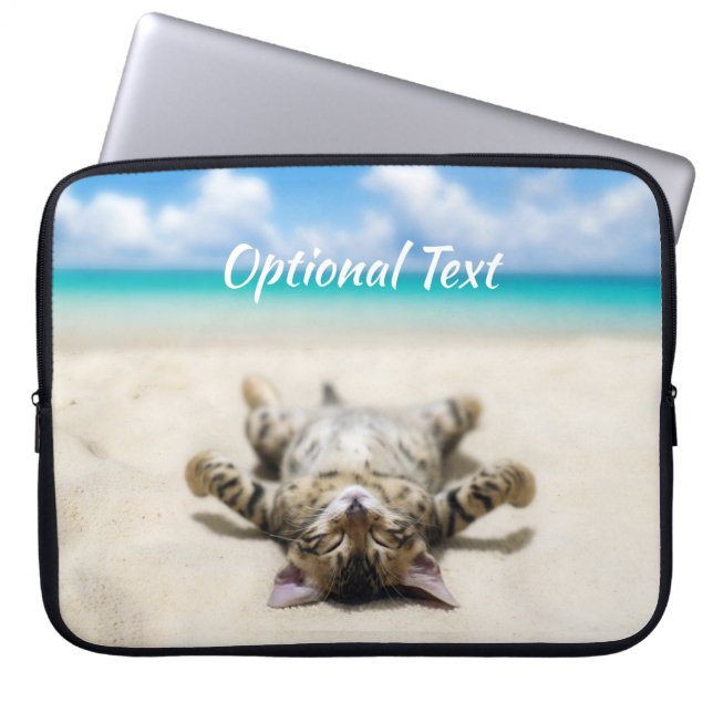 Katze Sonnenbaden am Strand Laptopschutzhülle (Vorderseite)