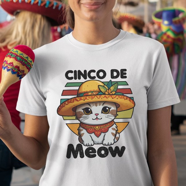 Katze Tragen eines bunten Sombrero T-Shirt (Von Creator hochgeladen)
