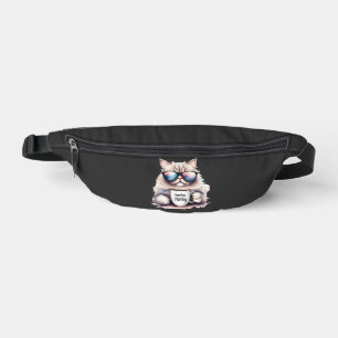 Katze trägt eine Sonnenbrille und hält eine Kaffee Bauchtasche