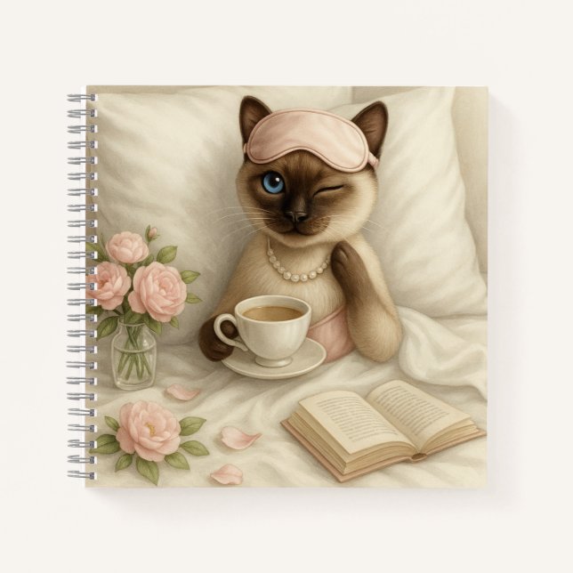 Katze trinkt Kaffee im Bett Notizbuch (Vorderseite)