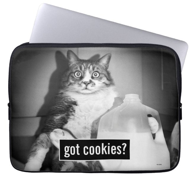Katze trinkt Milch von Jug Laptopschutzhülle (Vorderseite)