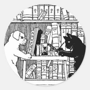 Katze und Hund in der Bibliothek Runder Aufkleber