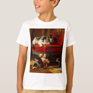 Katze und Kätzchen spielen mit Stuhl T-Shirt