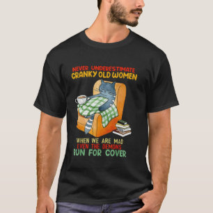 Katze Unterschätze niemals mürrische alte Frauen T-Shirt
